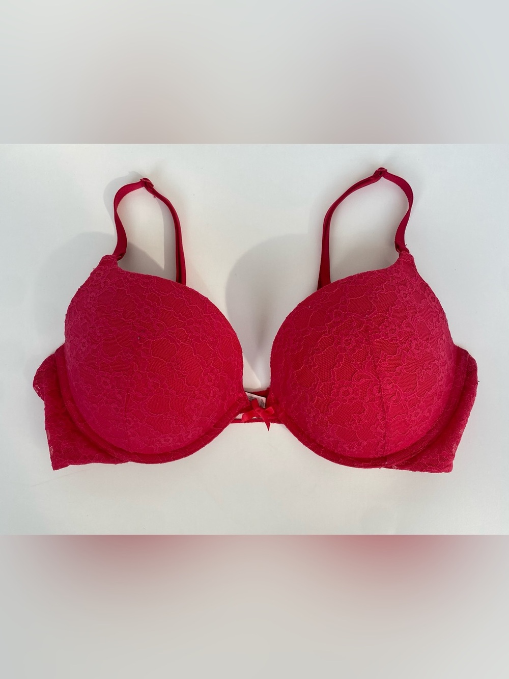 Victoria's Secret Women's Red Lace Push-Up Bra size 38C